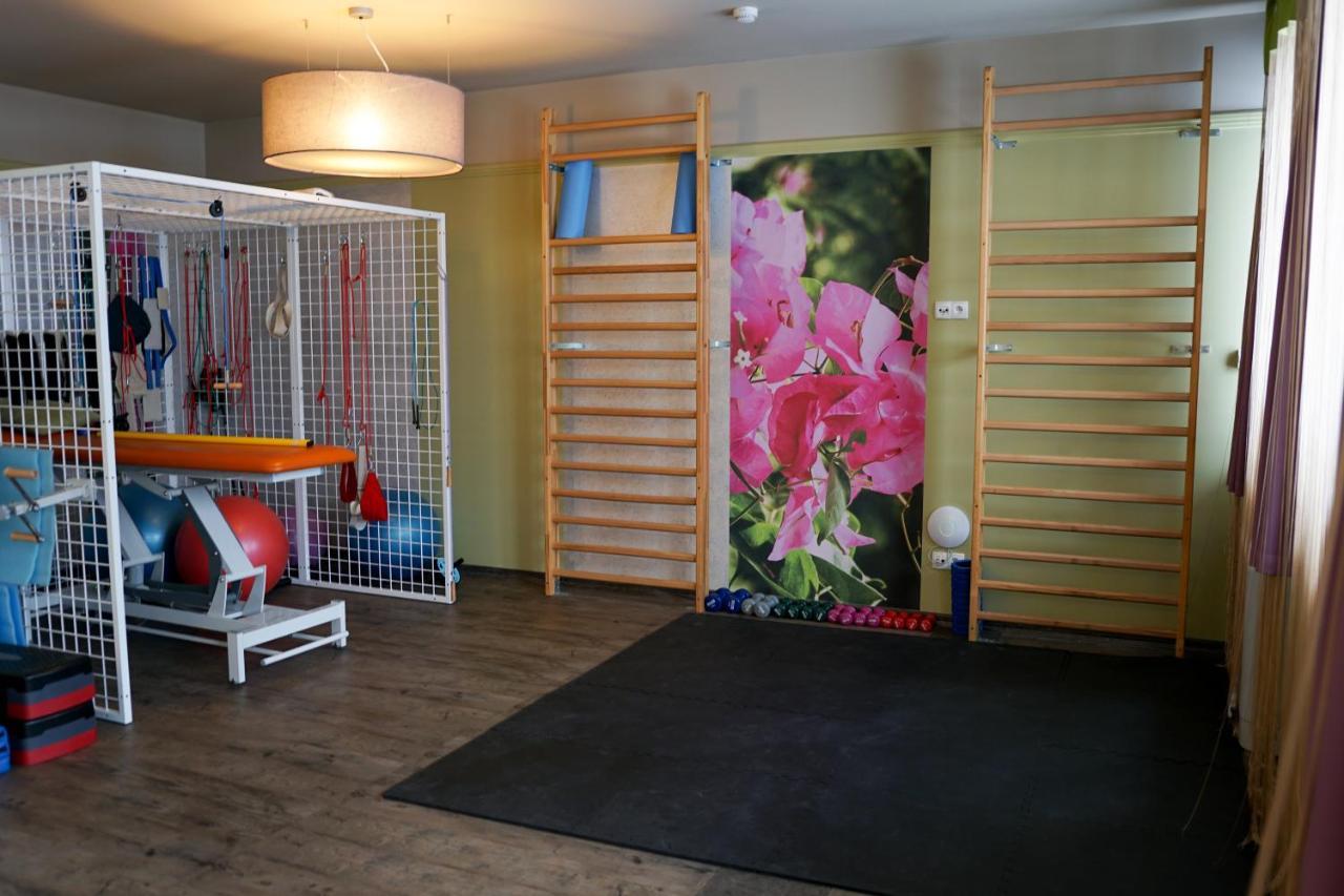 Hotel Olivia Medical Spa Skomielna Czarna Екстериор снимка