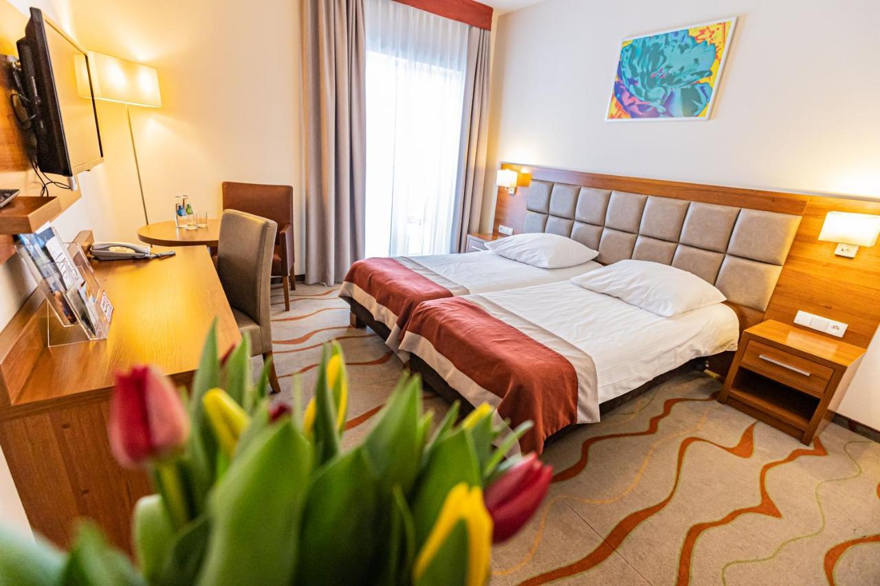 Hotel Olivia Medical Spa Skomielna Czarna Екстериор снимка