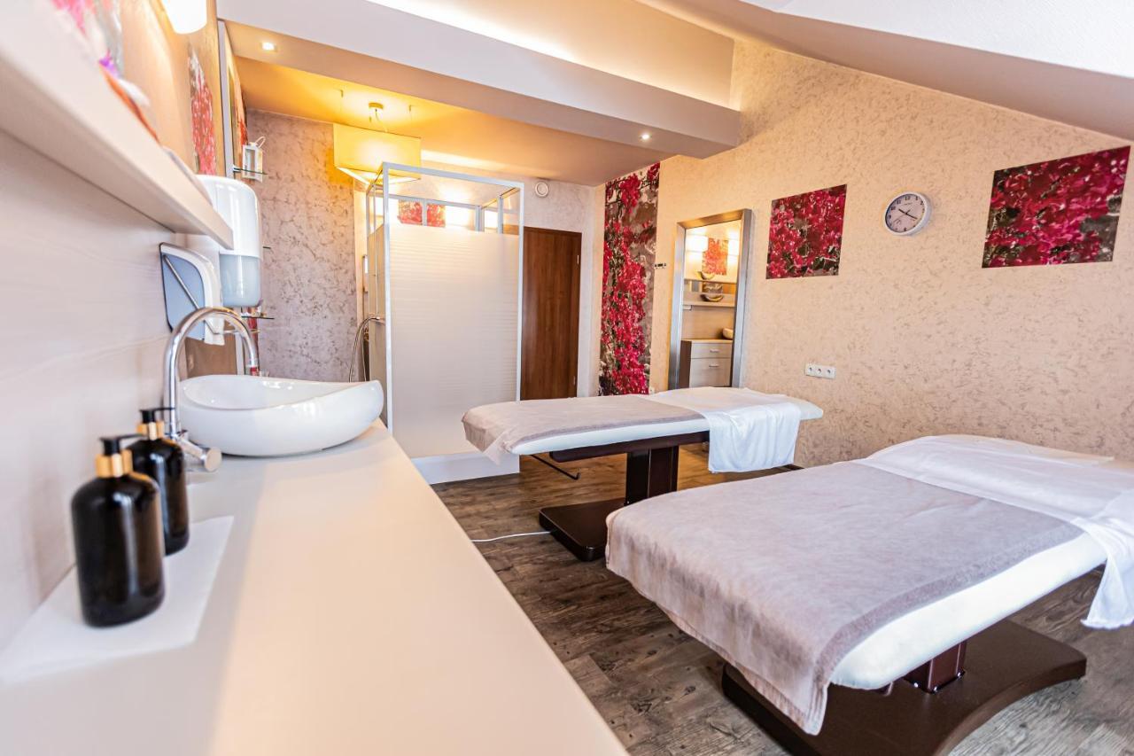Hotel Olivia Medical Spa Skomielna Czarna Екстериор снимка