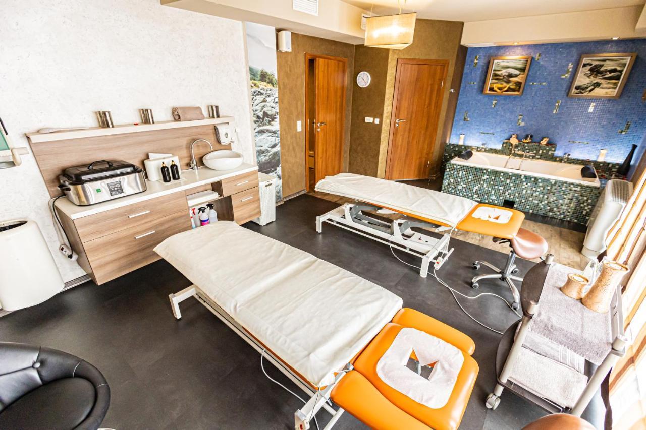 Hotel Olivia Medical Spa Skomielna Czarna Екстериор снимка