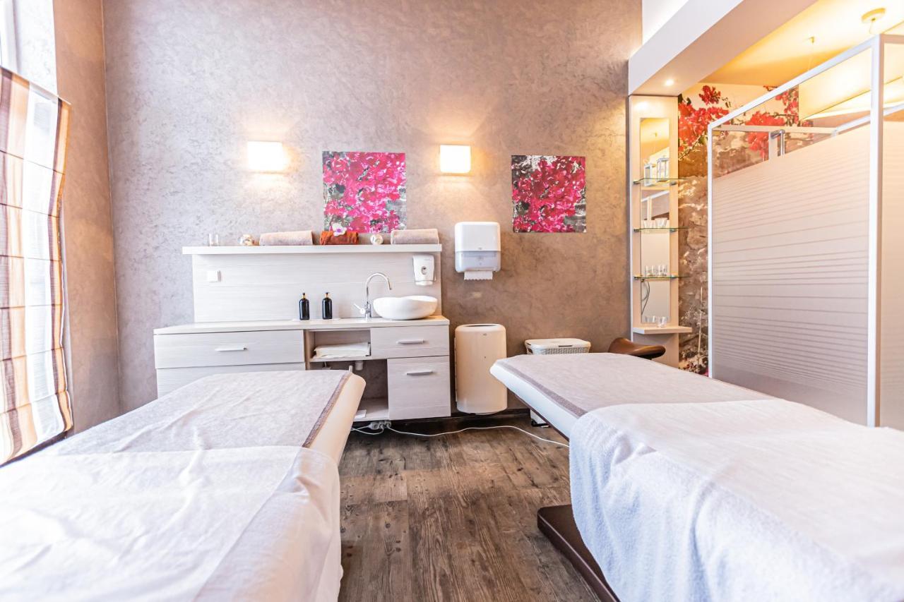 Hotel Olivia Medical Spa Skomielna Czarna Екстериор снимка