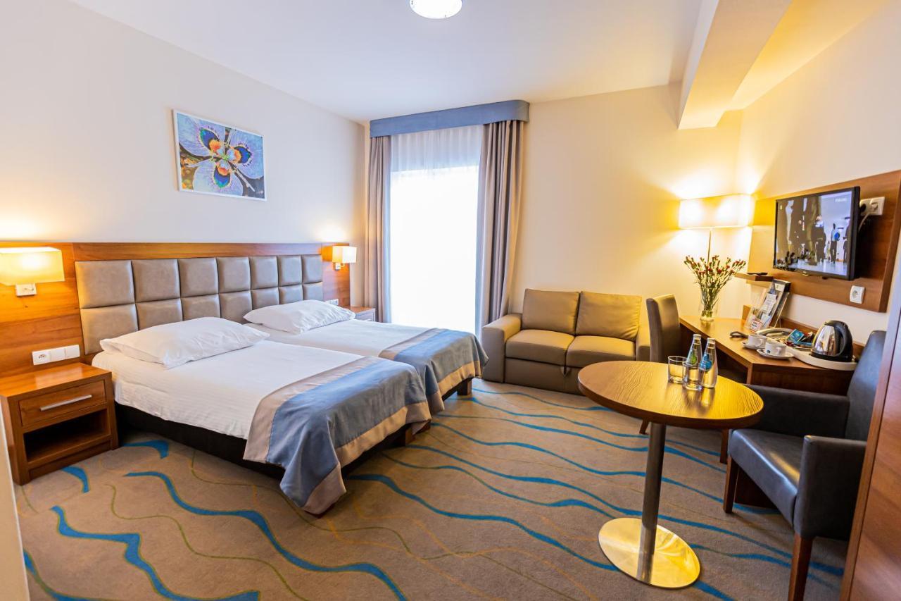 Hotel Olivia Medical Spa Skomielna Czarna Екстериор снимка