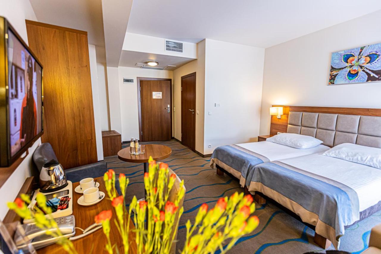 Hotel Olivia Medical Spa Skomielna Czarna Екстериор снимка