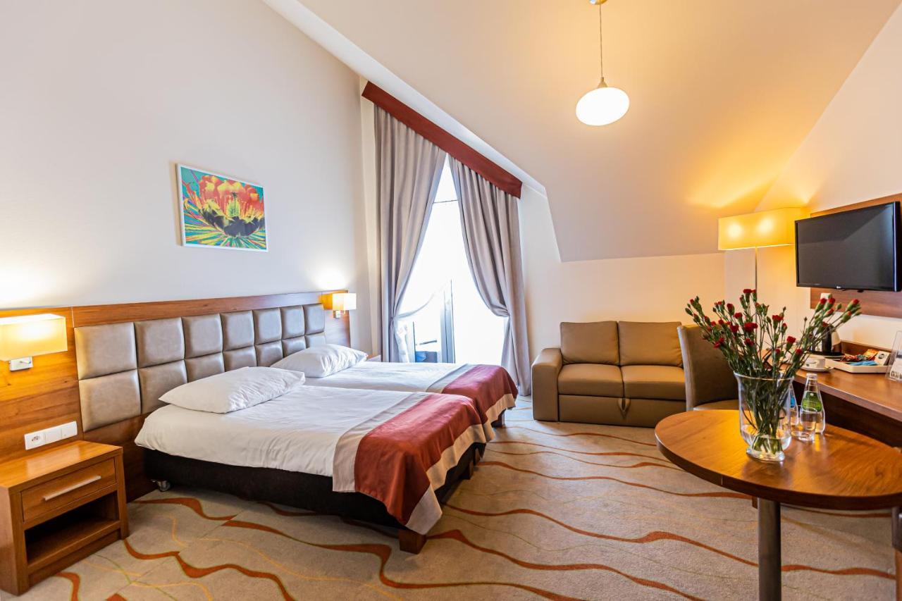 Hotel Olivia Medical Spa Skomielna Czarna Екстериор снимка