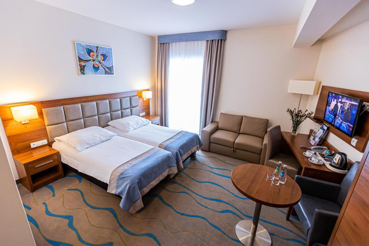 Hotel Olivia Medical Spa Skomielna Czarna Екстериор снимка