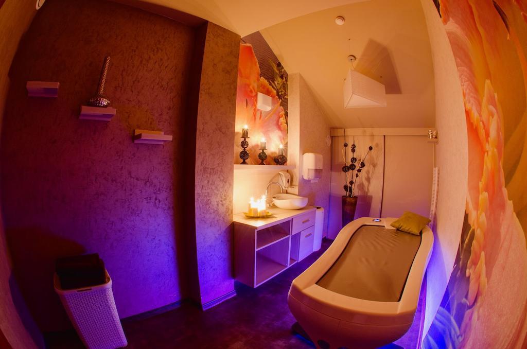 Hotel Olivia Medical Spa Skomielna Czarna Екстериор снимка