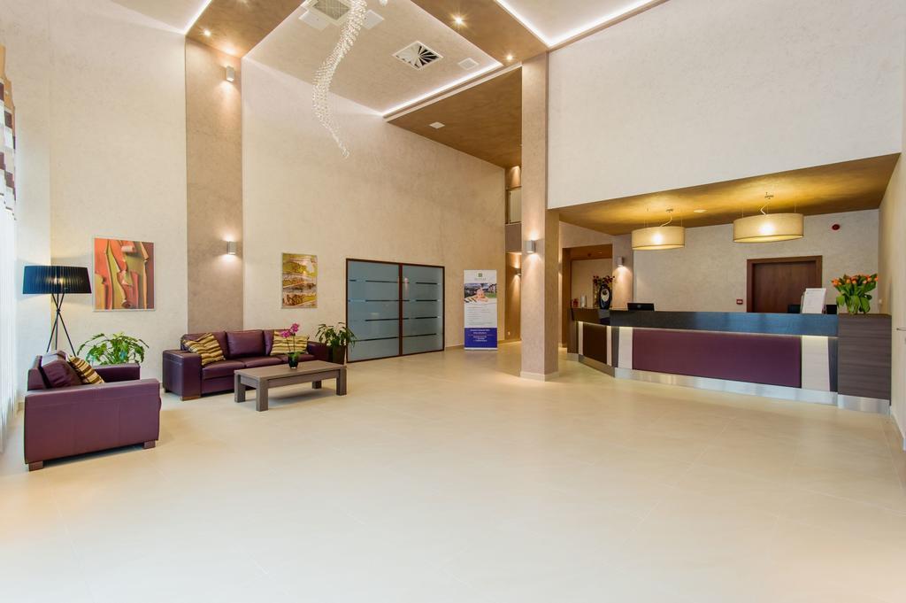 Hotel Olivia Medical Spa Skomielna Czarna Екстериор снимка